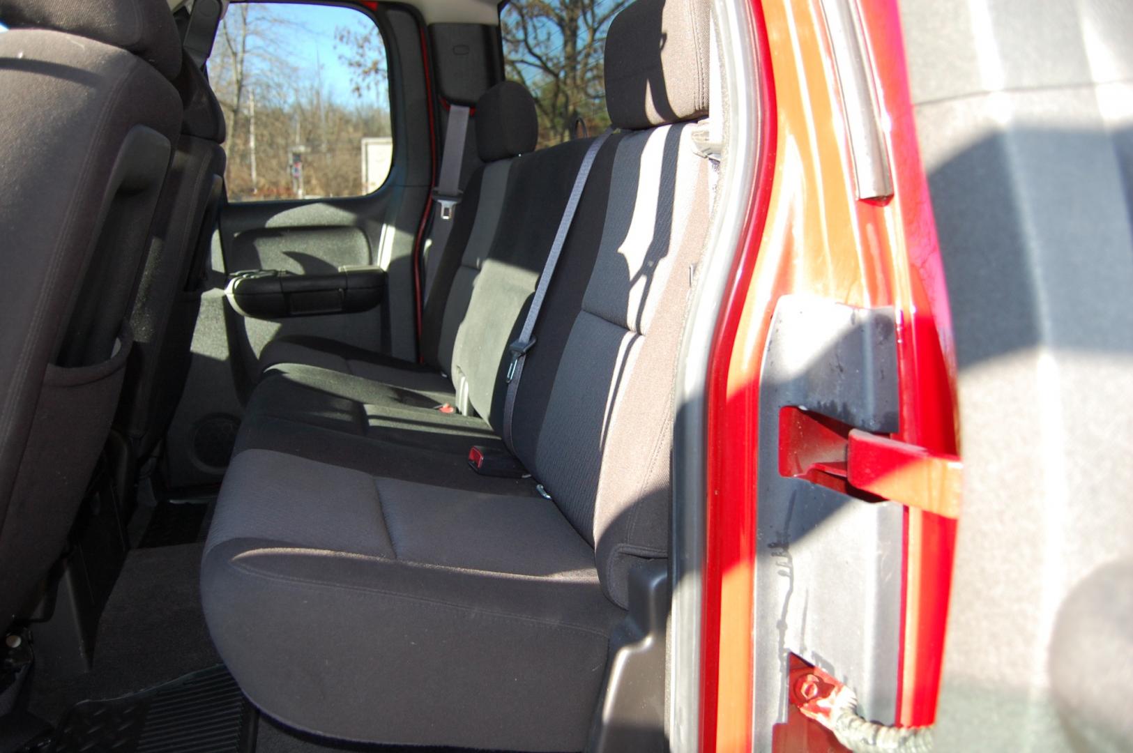 2010 RED /Black Cloth Chevrolet Silverado 1500 LT1 (1GCSKSE3XAZ) with an 5.3L V8 OHV 16V FFV engine, Automatic transmission transmission, located at 6528 Lower York Road, New Hope, PA, 18938, (215) 862-9555, 40.358707, -74.977882 - Here for sale is a very nice 2010 Chevrolet Silverado 1500 extended cab with a Z71 package. Under the hood is a strong running 5.3 liter V8 which puts power to 2 or 4 wheels via a smooth shifting automatic transmission. Features include; Black cloth interior, keyless entry, 2 remotes, 3 keys, cru - Photo#17